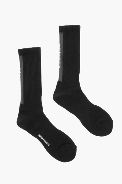 Norse Projects Ribbed Bjarki Arktisk Long Socks With Embroidered Logo In Black
