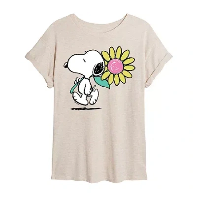 Novelty T-shirts Womens Juniors Scoop Neck Short Sleeve Oversized Peanuts Snoopy Graphic T-shirt In Sand