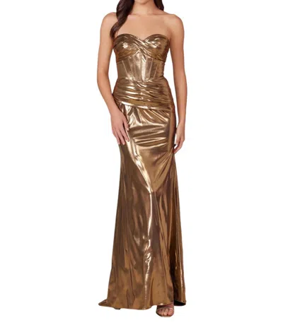 Nox Anabel Metallic Fitted Strapless Gown In Gold
