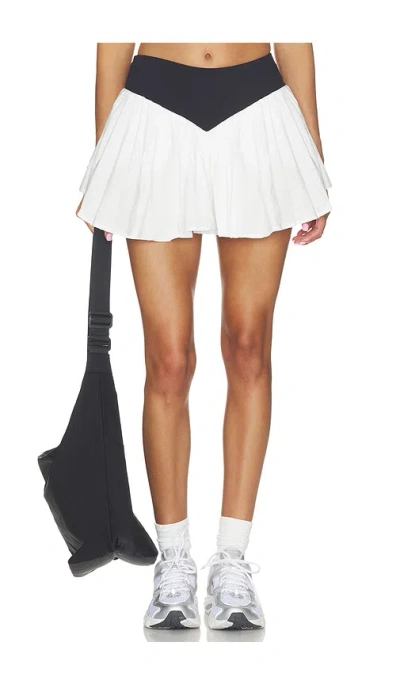 Nubyen Ba?os Tennis Pleated Skort In White & Black