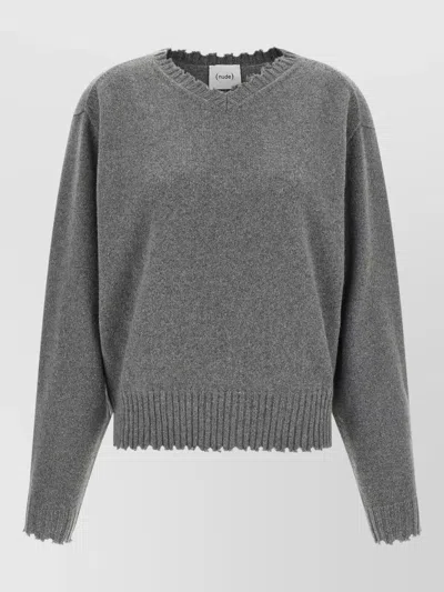Nude Cashmere V-neck Fringed-hem Sweater In Gray
