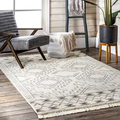 Nuloom Adele Pendant Tribal Area Rug In White