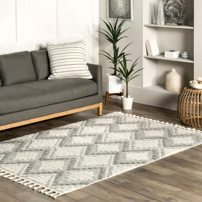 Nuloom Anaïs Diamond High/low Tassel Area Rug In Green