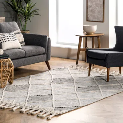 Nuloom Becca Diamond Trellis Tassel Wool Area Rug In Gray
