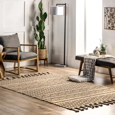 Nuloom Elenora Wool And Jute Textured Diamond Aztec Braided Tassel Area Rug In Neutral