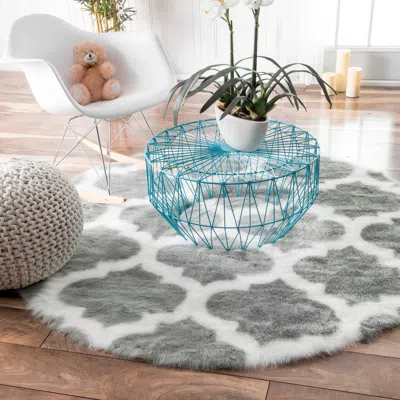 Nuloom Faux Sheepskin Shaunna Area Rug In Gray
