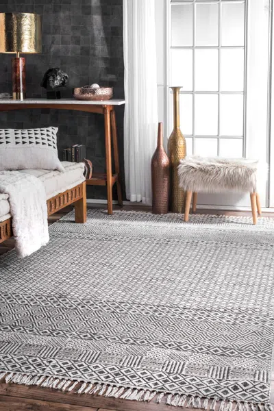 Nuloom Hand Made Ammie Area Rug In Gray