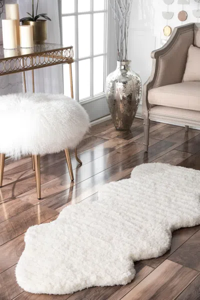 Nuloom Hand Tufted One And A Half Piece Faux Sheepskin Area Rug In White