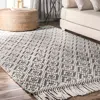 Nuloom Hand Woven Darlene Tassel Area Rug