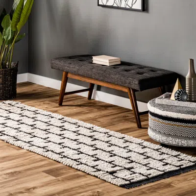 Nuloom Hayes Soft Shaggy Textured Vine Fringe Area Rug In White