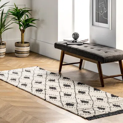 Nuloom Joanna Diamond Trellis Soft Shag Fringe Area Rug In Black