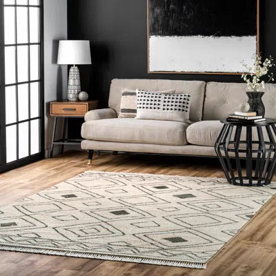 Nuloom Kenley Spotted Diamonds Area Rug In Neutral