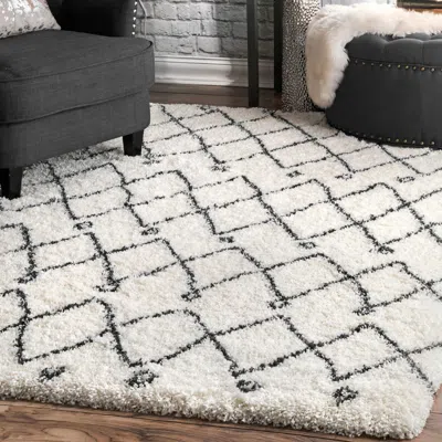 Nuloom Lizzie Diamond Shag Area Rug In Neutral