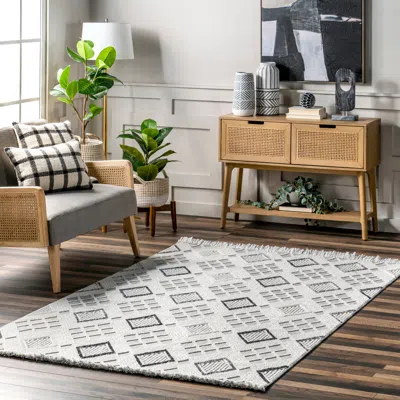 Nuloom Madge Contemporary Tiled Fringe Area Rug In White