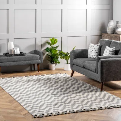 Nuloom Priya Chevron Cotton Tassel Area Rug In Gray