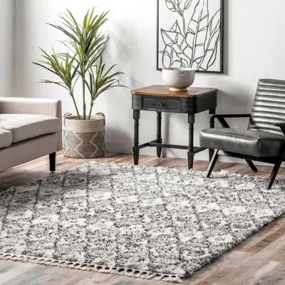 Nuloom Yani Soft & Cozy Diamond Shag Tassel Area Rug In Gray