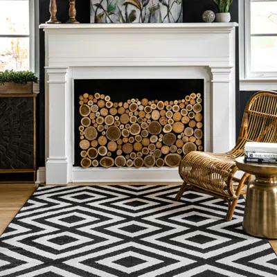 Nuloom Zadie Geometric Area Rug In Black