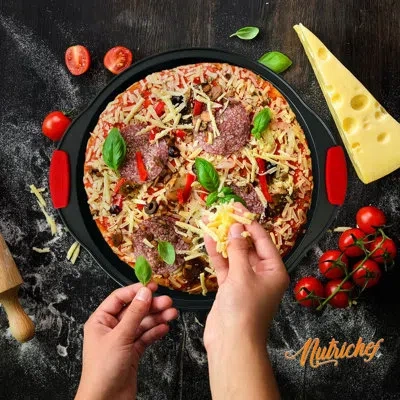 Nutrichef 14.8'' 6 Pcs. Non-stick Pizza Tray With Silicone Handle For Easy Handling And Perforated Holes, Dura In Black