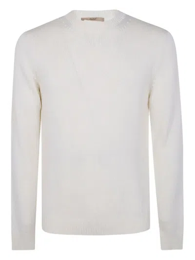 Nuur Long Sleeves Round Neck Sweater In White