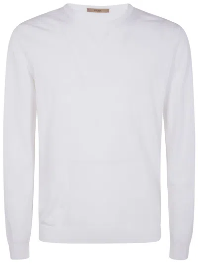 Nuur Long Sleeves Round Neck In White