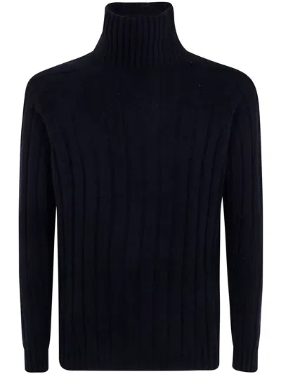 Nuur Long Sleeves Turtle Neck Sweater In Black