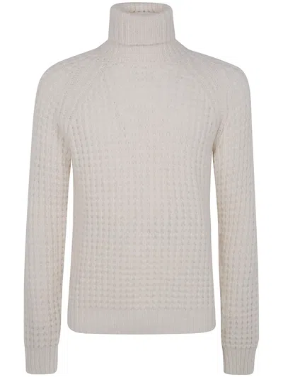 Nuur Military Stitch Long Sleeves Turtle Neck Sweater In Beige