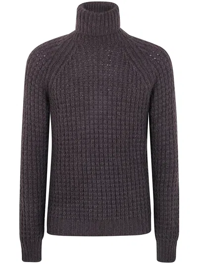 Nuur Military Stitch Long Sleeves Turtle Neck Sweater In Brown