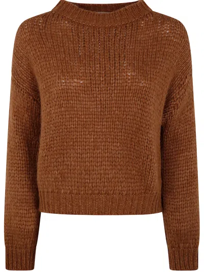 Nuur Round Neck Sweater In Camel