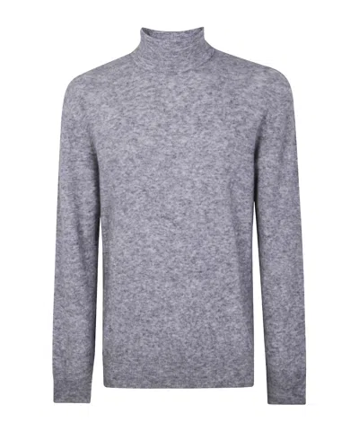 Nuur Turtleneck Sweater In Gray