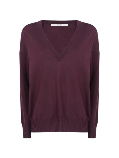 Nuur V-neck Sweater In Black