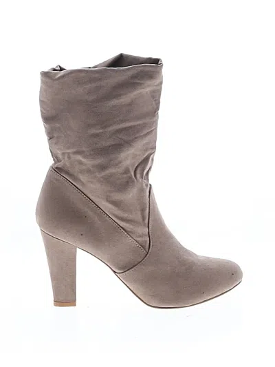 Pre-owned Ny & C Boots In Tan