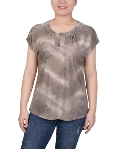 Ny Collection Petite Extended Short Sleeve Top With Grommets In Taupe Tiedye
