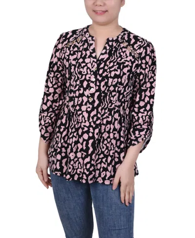 Ny Collection Petite Pin Tuck Front Top With Chain Details In Animal Lilas Dot