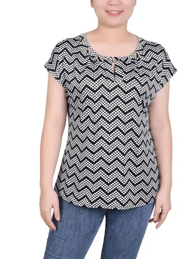 Ny Collection Petite Grommet Neck Knit Short Extended Sleeve Top In Black White Zigzag