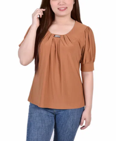 NY COLLECTION WOMEN'S SHORT BALLOON SLEEVE TOP WITH HARDWARE