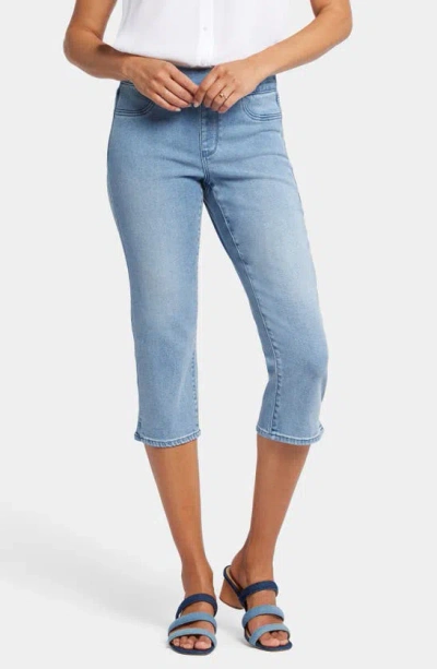 Nydj Dakota Side Slit Pull-on Capri Jeans In Corfu