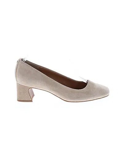 Pre-owned Nydj Heels In Ivory