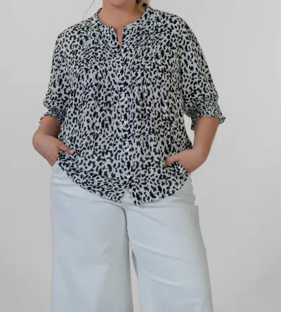 Nydj Pleated Peasant Blouse In Gato In Black