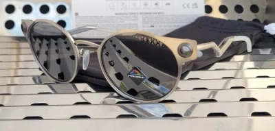 Pre-owned Oakley Deadbolt Titanium 6046-0150 Sunglasses Satin Chrome W/ Prizm Black