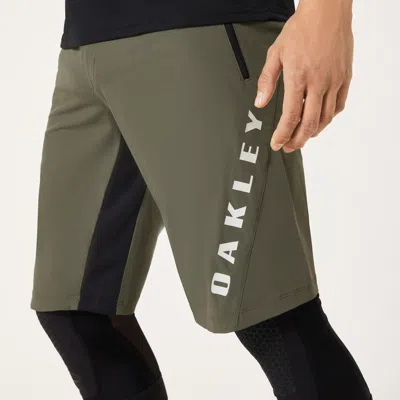 Oakley Free Ride Lined Short In Green