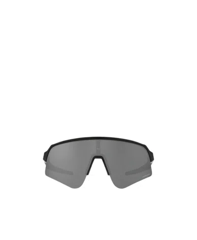 Oakley Geometric Frame Sunglasses In Gray