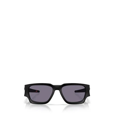 Oakley Geometric Sunglasses In Black