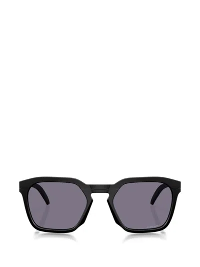 Oakley Geometric Sunglasses In Black