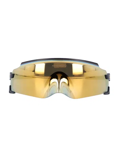OAKLEY KATO