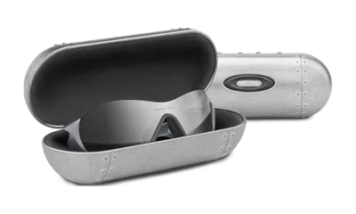 Oakley Large Metal Vault