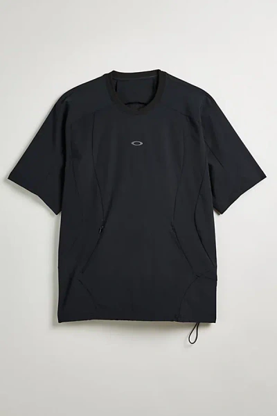 Oakley Latitude Arc Short Sleeve Shirt Top In Black, Men's At Urban Outfitters