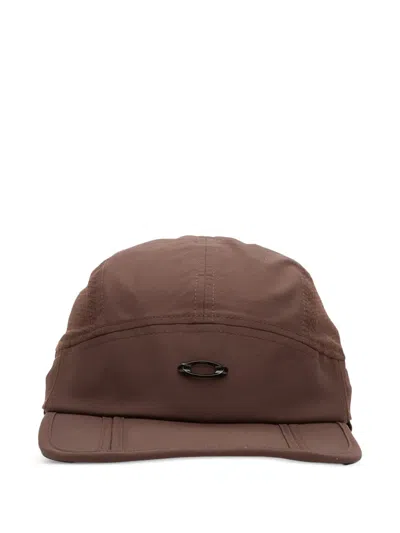Oakley Latitude Solar Logo-plaque Cap In Brown