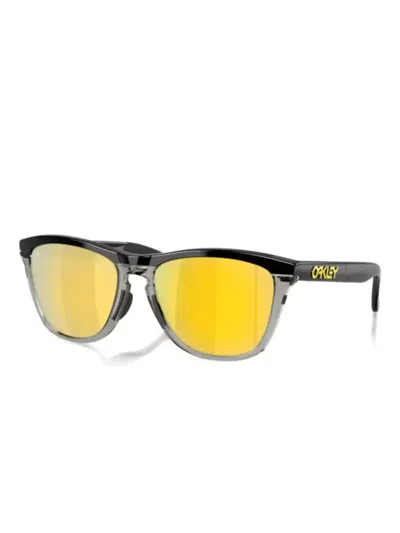 Oakley Logo-print Sunglasses In Yellow
