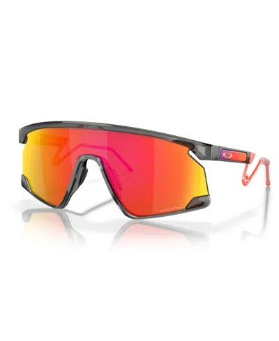 Oakley Men's Bxtr Metal Sunglasses, Oo9237 In Gray Smoke