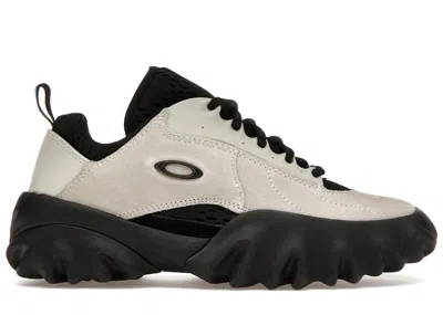 Pre-owned Oakley Men's  Factory Team Chop Saw Brain Dead Sneakers In Ivory/black In Multi